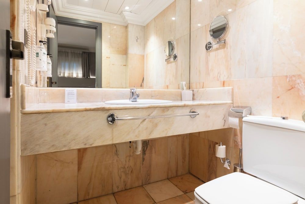 Hotel Europa Basic Single Room Interior 6