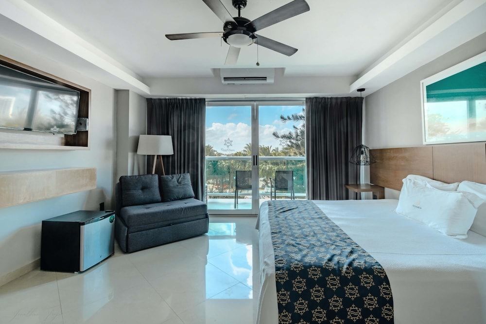 Ocean Dream Cancun by GuruHotel Standard Room, 1 king Bed Lagoon View 5