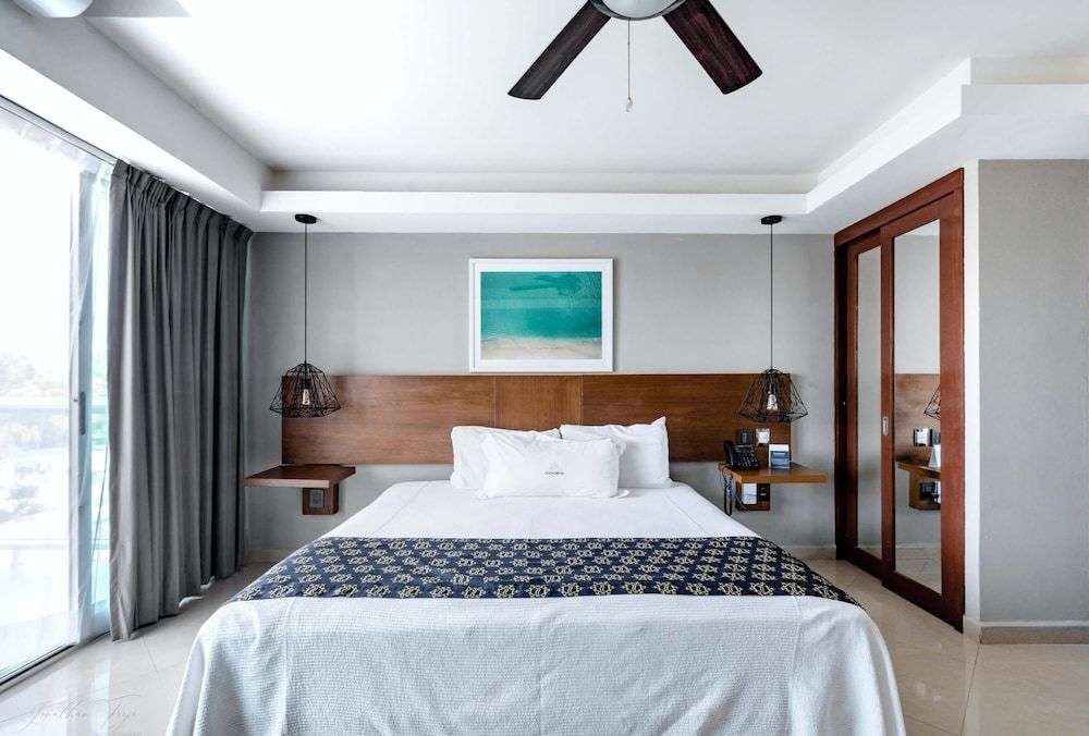 Ocean Dream Cancun by GuruHotel Standard Room, 1 king Bed Lagoon View 2