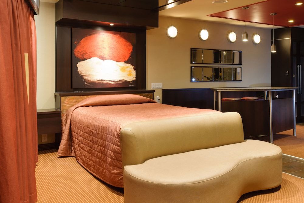 undefined Le Chabrol Hotel & Suites 4