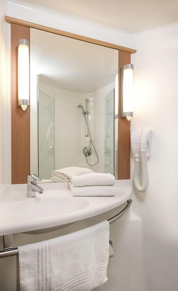 Hotel ibis Friedrichshafen Airport Messe Standard Room, 1 Double Bed 5