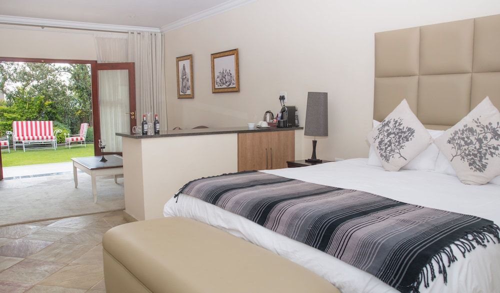 Deluxe Double Room, 1 King Bed with Sofa bed, Pool View, Ground Floor