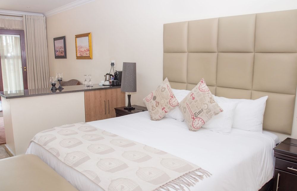 Deluxe Room 10