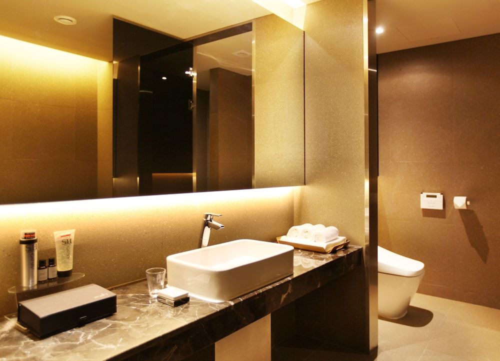 Vine Hotel Super Deluxe (Saturday Check-in Time: 8 PM) 9