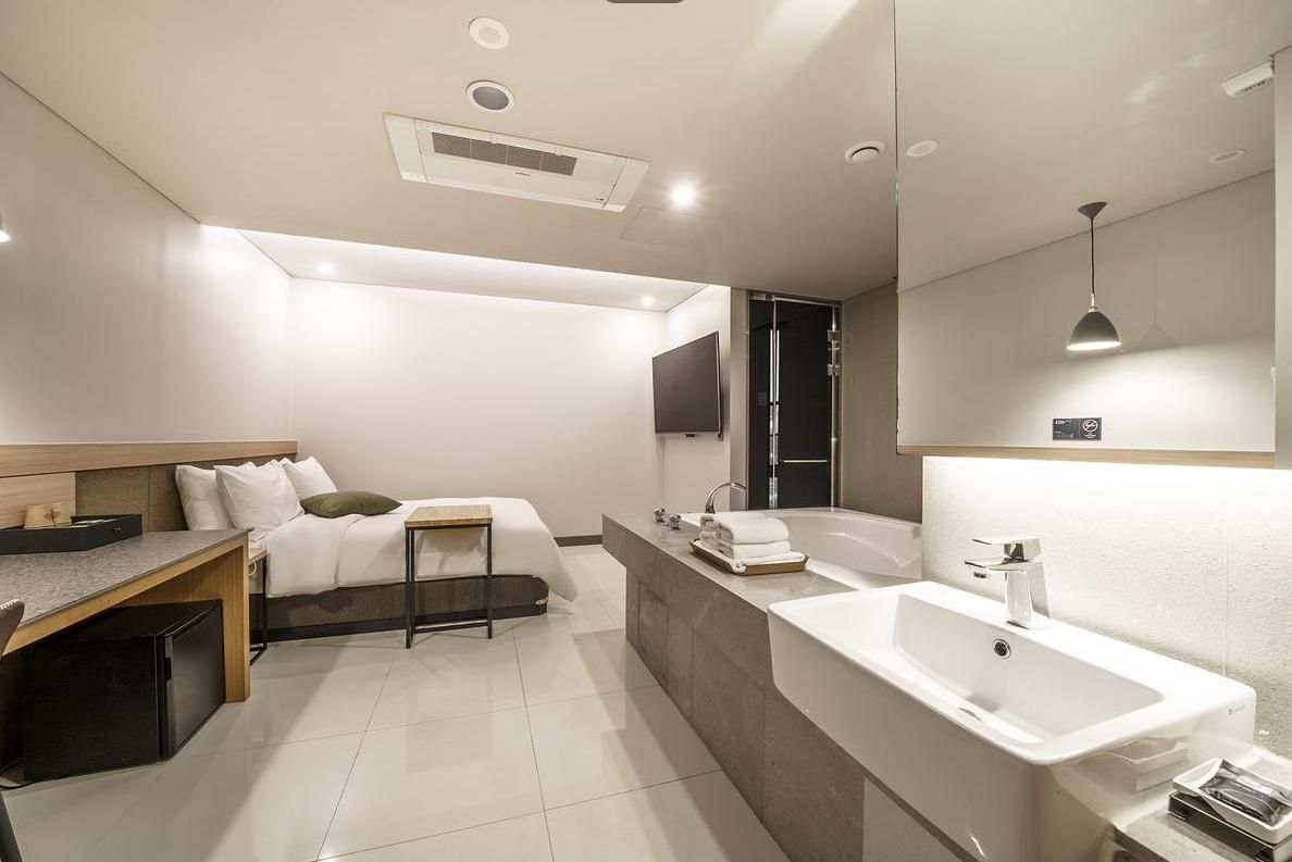 Vine Hotel Deluxe Room