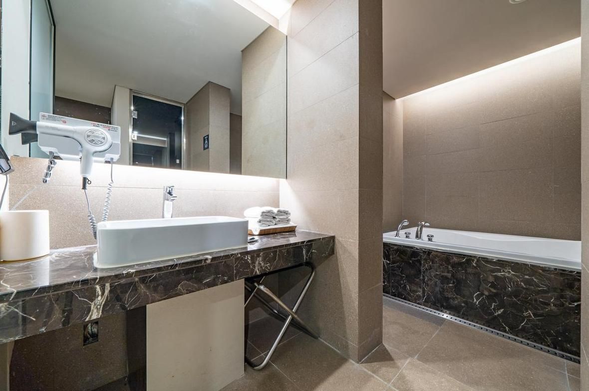 Vine Hotel Super Deluxe 3