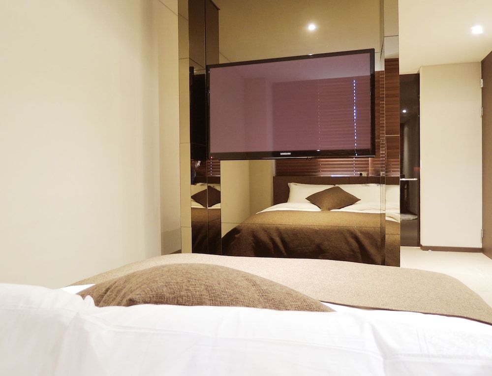 Vine Hotel Super Deluxe (Saturday Check-in Time: 8 PM) 6