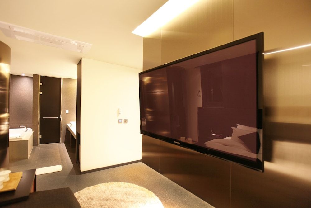 Vine Hotel Super Deluxe (Saturday Check-in Time: 8 PM) 16