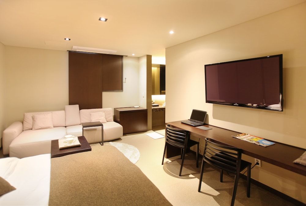 Vine Hotel Super Deluxe (Saturday Check-in Time: 8 PM) 19