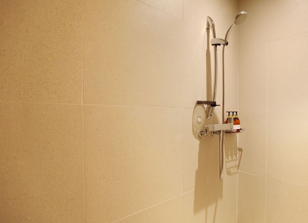 Vine Hotel Deluxe Room (Saturday Check-in Time: 8 PM) 17