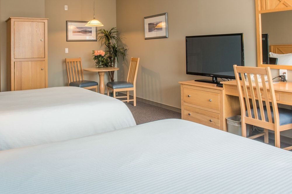 Hilltop Inn Room, 2 Queen Beds