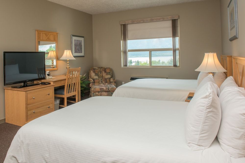 Hilltop Inn Room, 2 Queen Beds 4