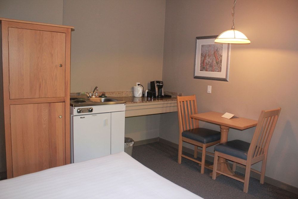 Room, 2 Queen Beds, Kitchenette, Hill View