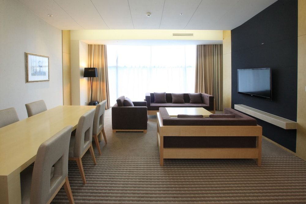 High1 Grand Hotel Convention Tower Luxury Suite Double 3