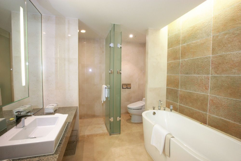 High1 Grand Hotel Convention Tower Superior Double Ondol 3