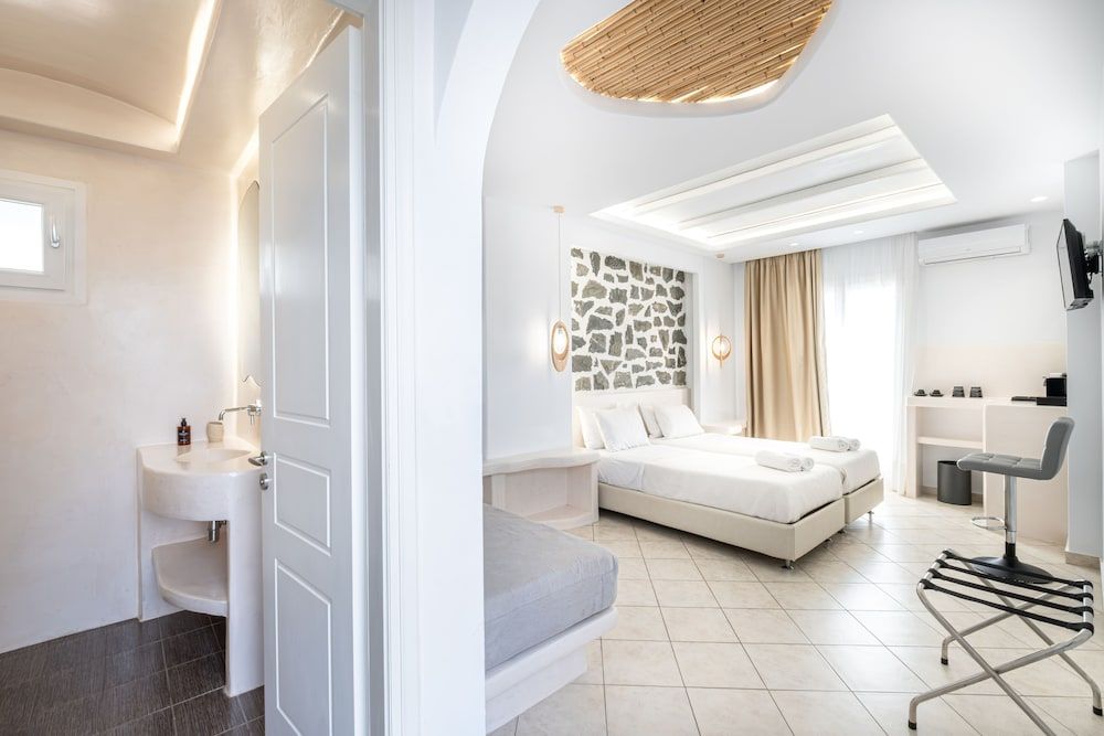 Superior Room, Pool View