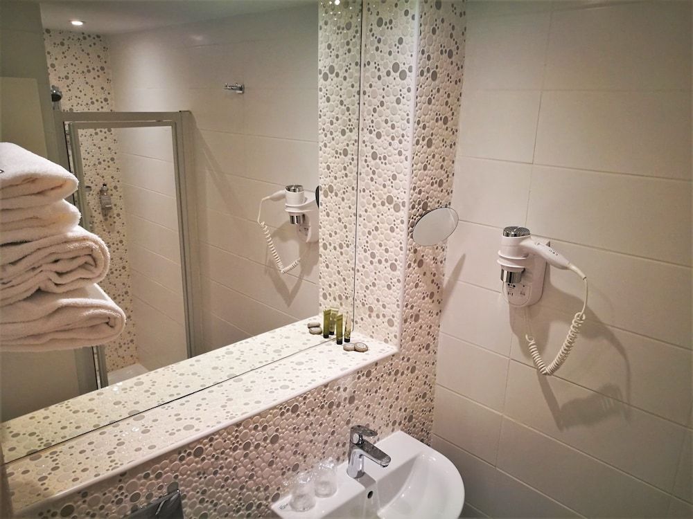 NYX Hotel Standard Double Room 4