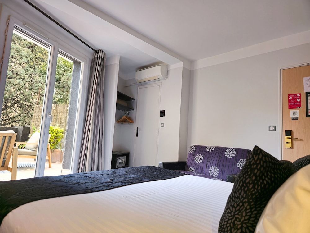 NYX Hotel Superior Room, Bathtub, Terrace 5