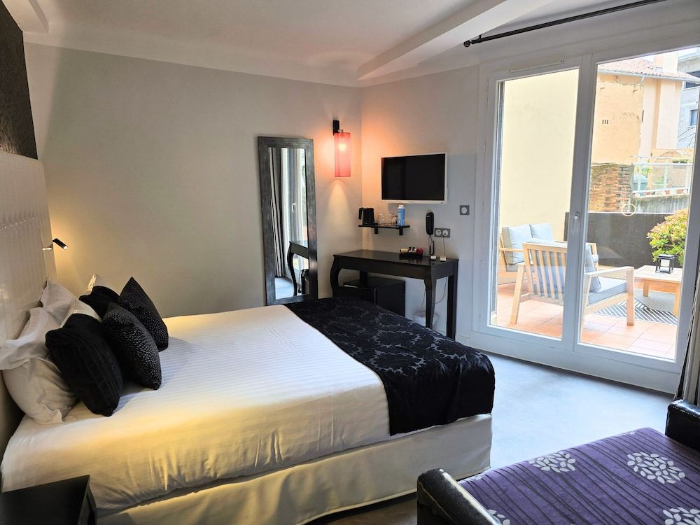 NYX Hotel Superior Room, Bathtub, Terrace 4