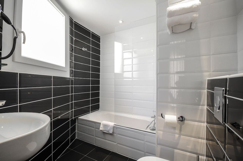 NYX Hotel Superior Room, Bathtub, Terrace 8