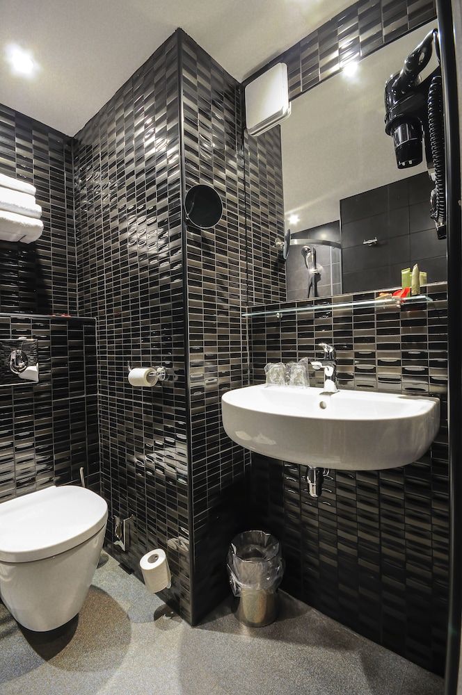 NYX Hotel Superior Room, Angle Tub, Terrace 7