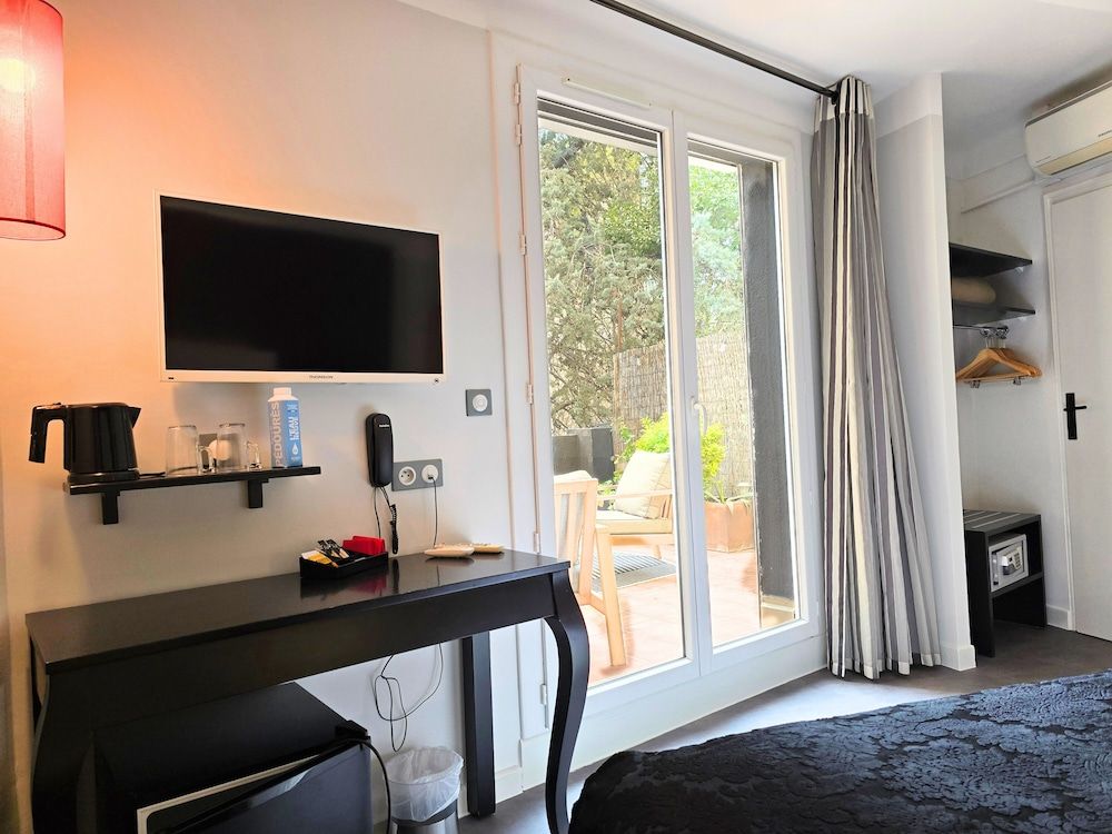 NYX Hotel Superior Room, Bathtub, Terrace 9