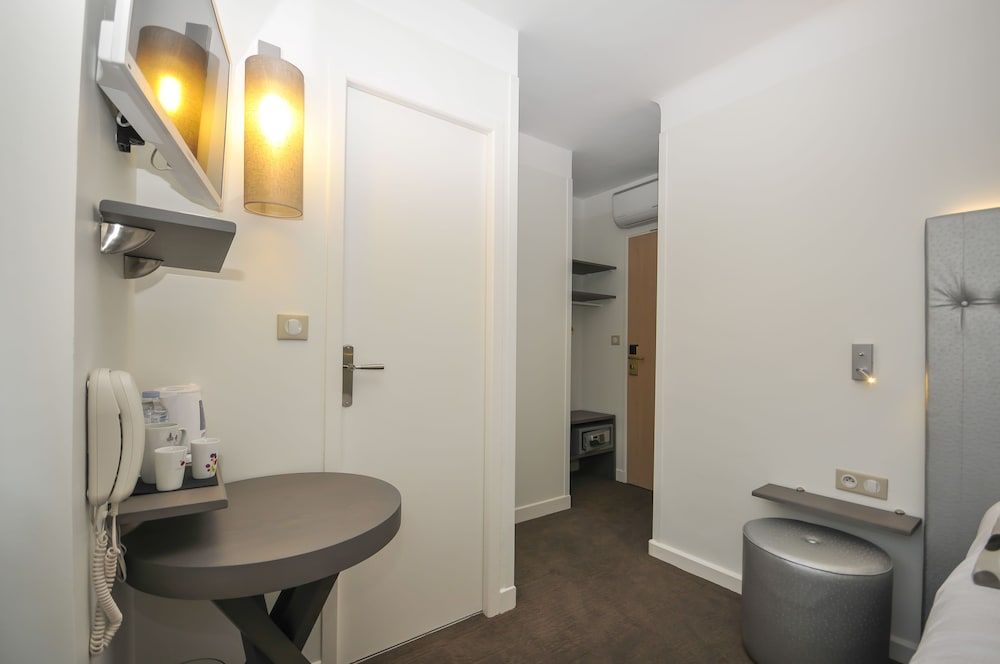 NYX Hotel Standard Double Room 6