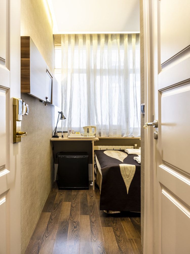 undefined Hotel Goldengate 10