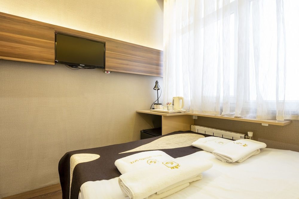 undefined Hotel Goldengate 8