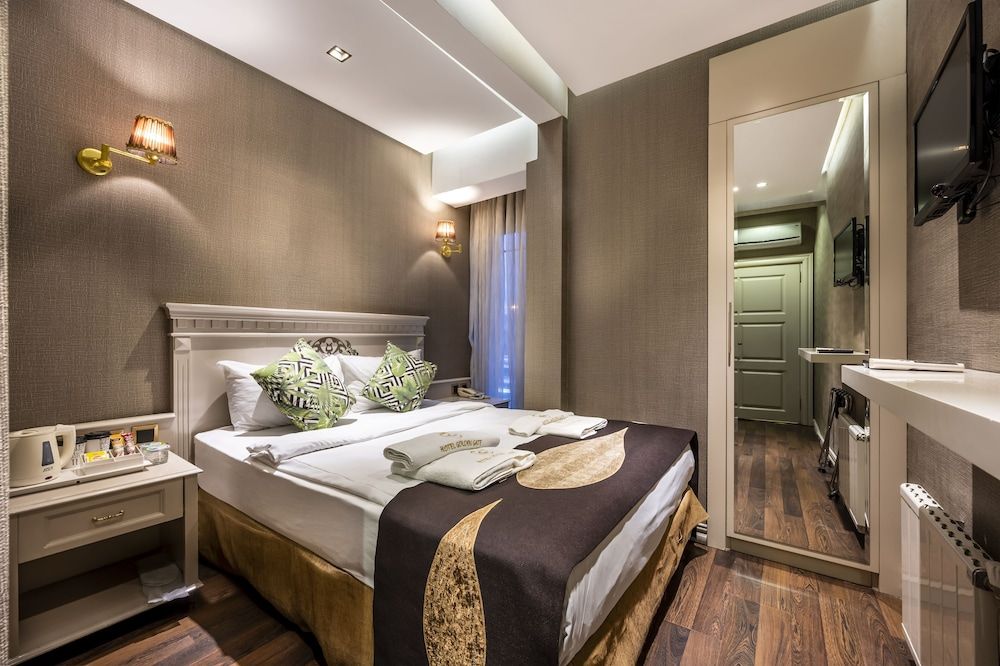 undefined Hotel Goldengate 2