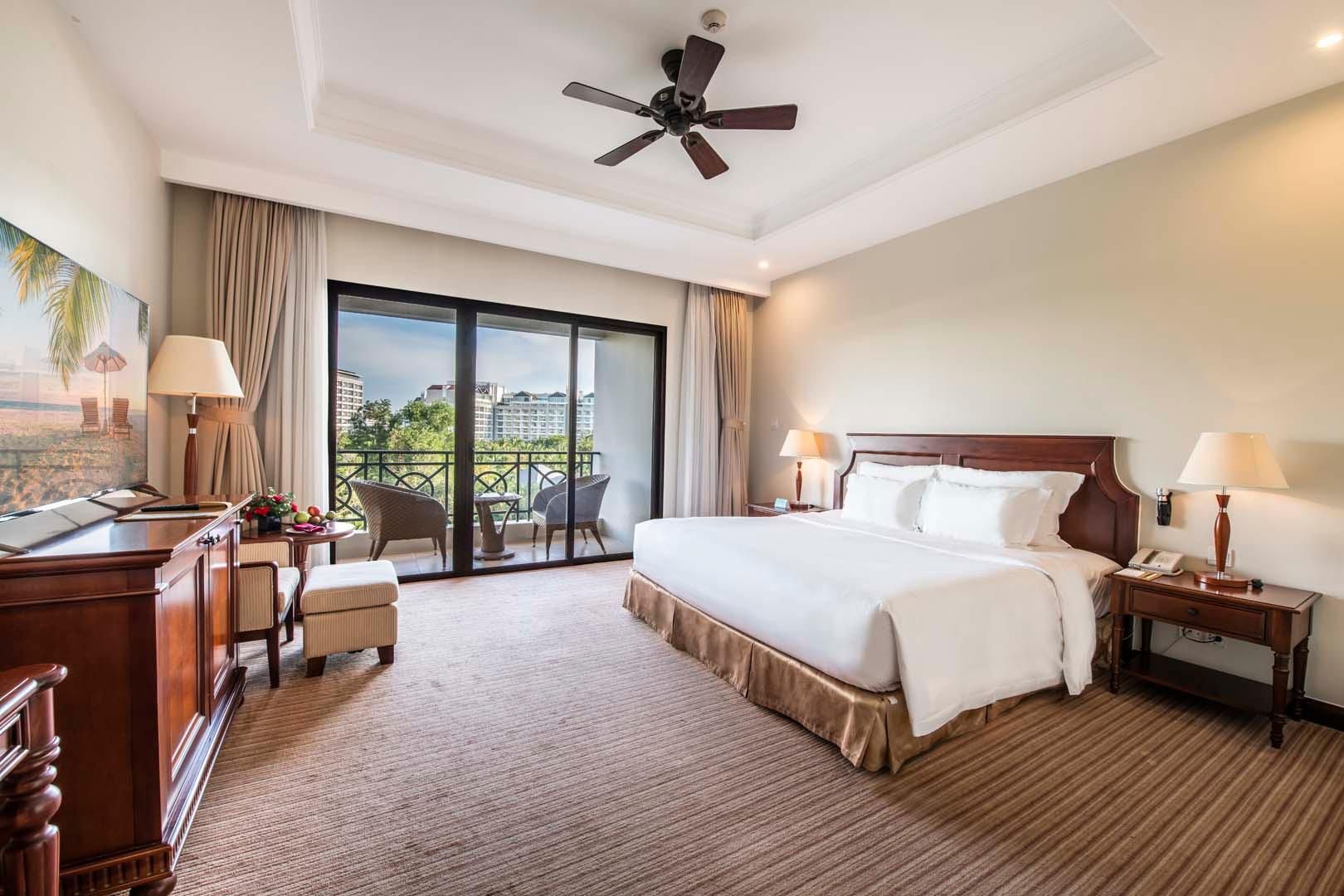Deluxe Room with King Bed - VinWonders and Safari Ticket Included