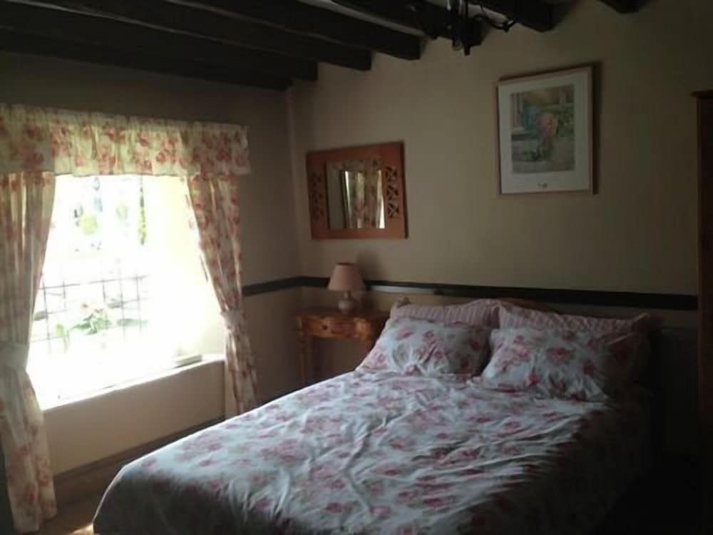 The Old Mill Knitsley Standard Twin Room, Ensuite 2