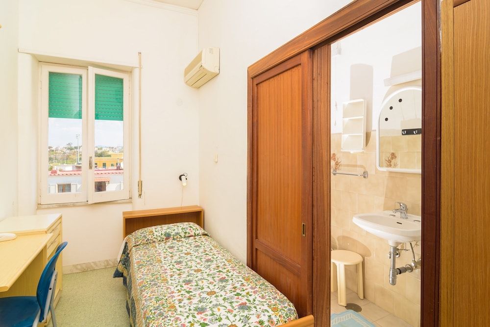 Hotel Riviera Single Room 3