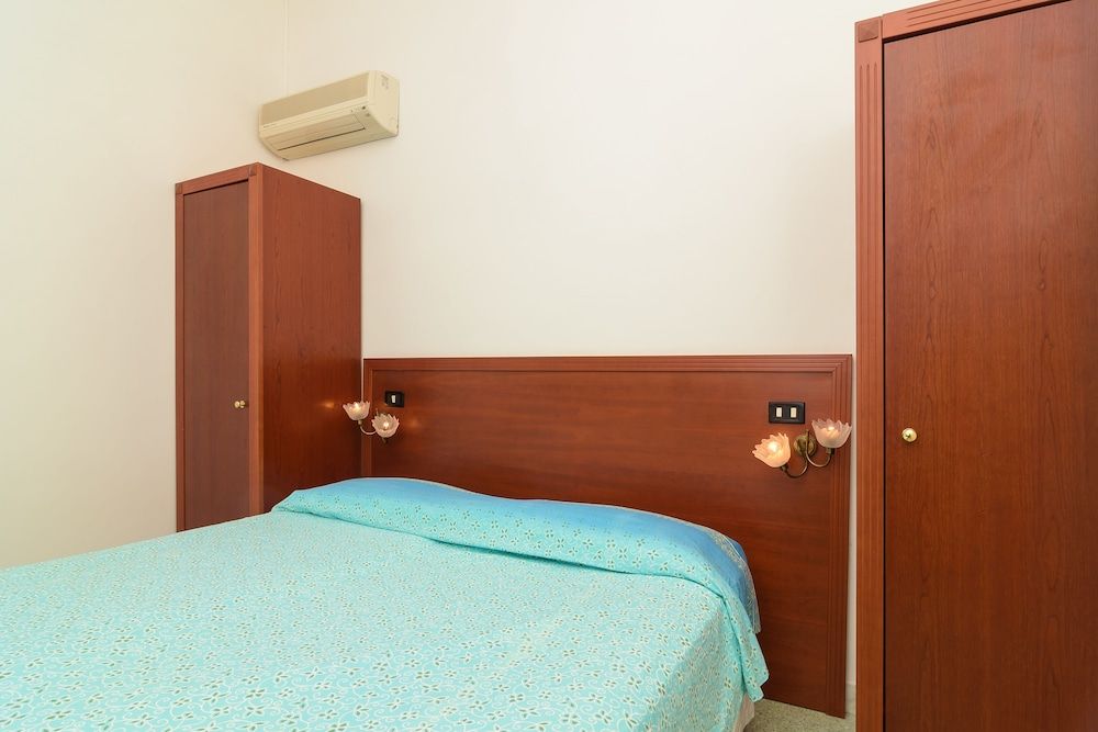 Hotel Riviera Superior Double Room 5