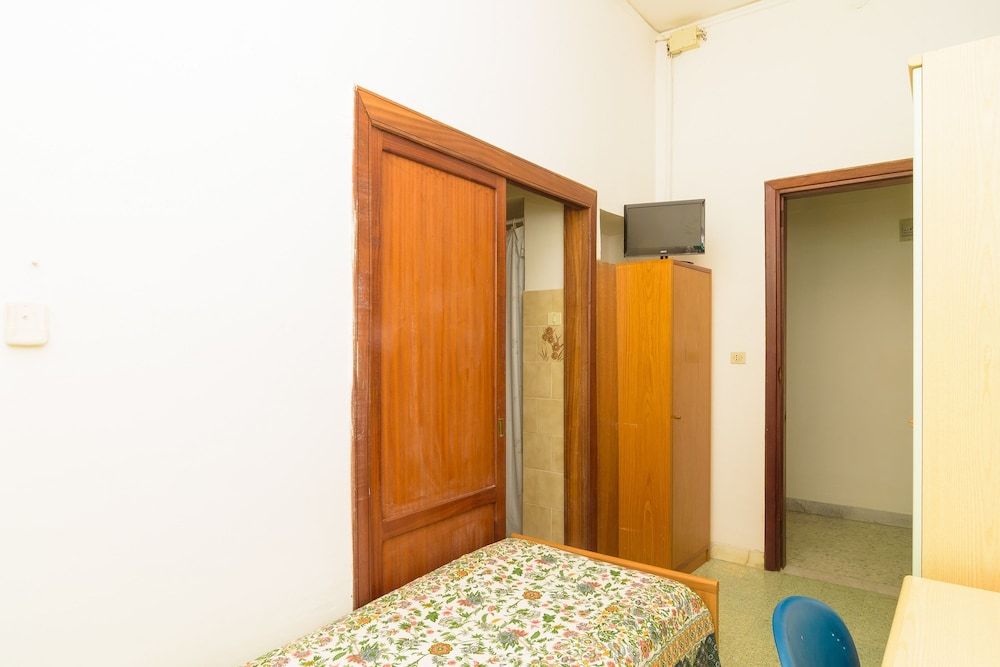 Hotel Riviera Single Room 2