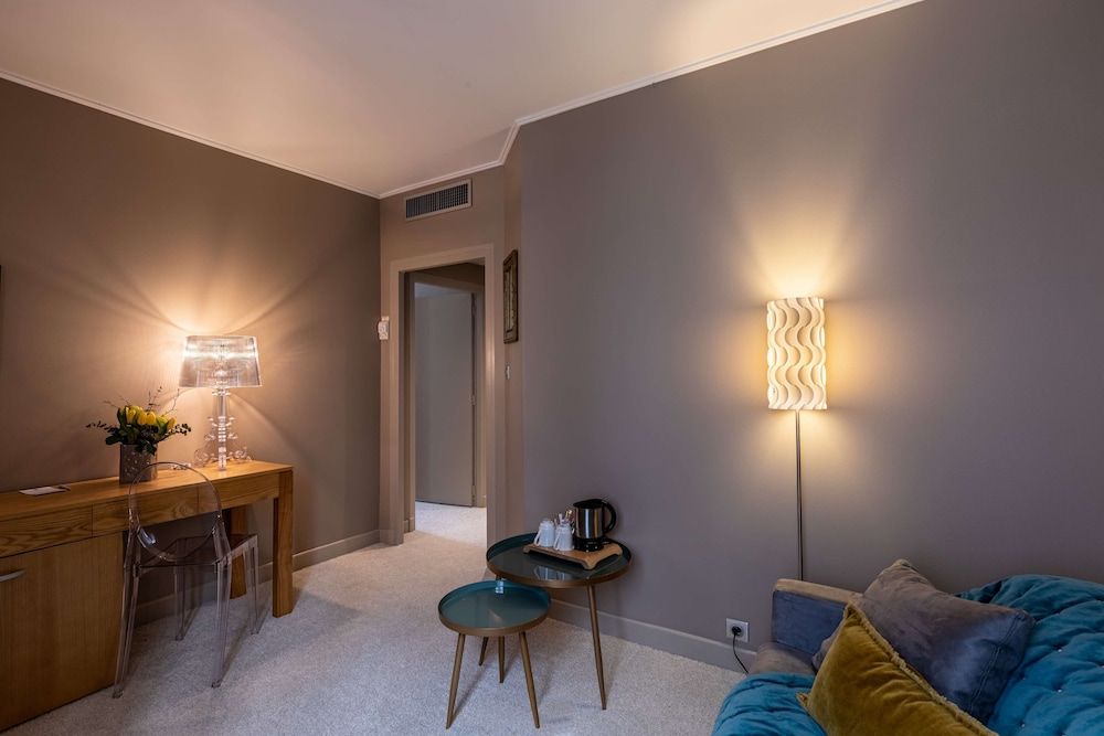 Best Western Grand Hotel De Bordeaux Deluxe Suite, 1 Queen Bed, Non Smoking 5