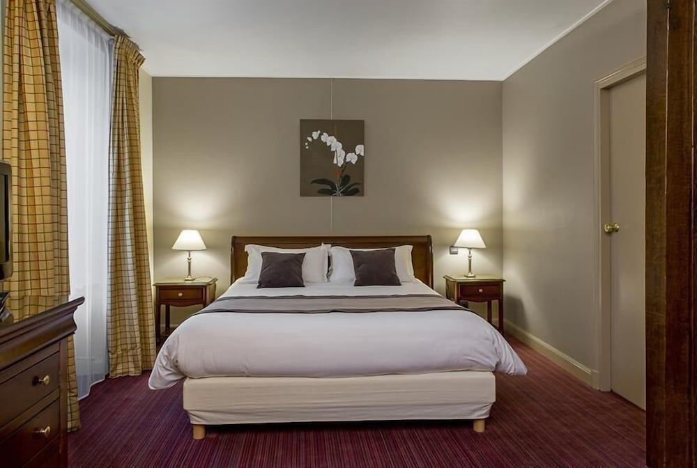 Junior Suite, 1 Queen Bed, Non Smoking, Bathtub (Larger Room;Twin bed on request)