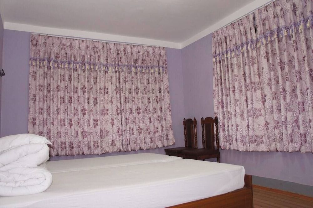 Hotel Mount Paradise Twin Room, Shared Bathroom 3