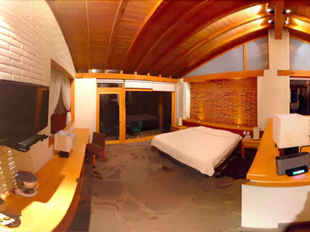 Sierra Vista Cabin 2