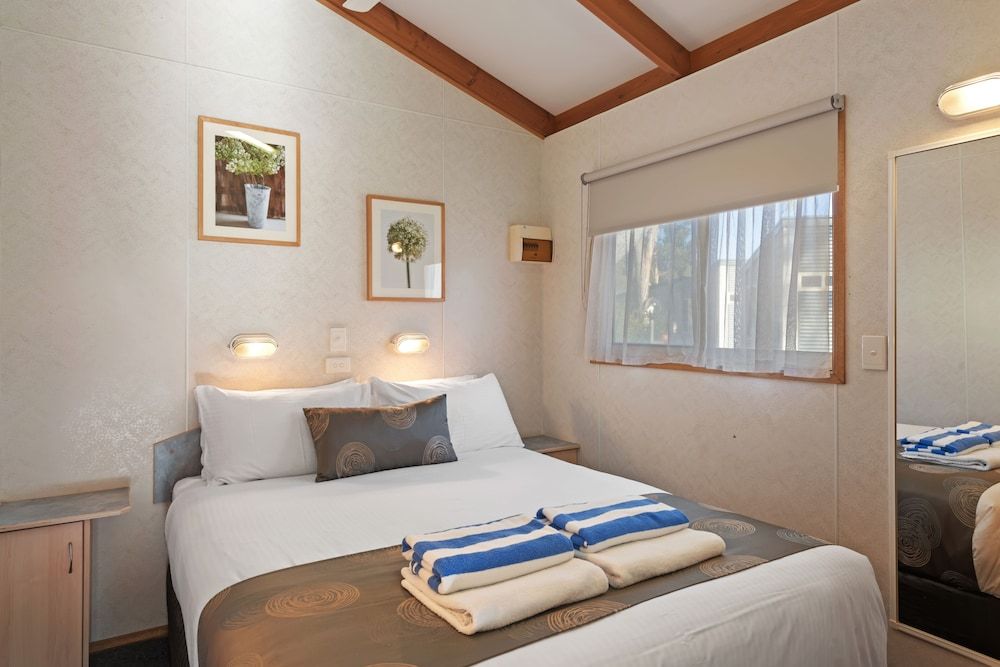 Standard 1 Bedroom Cabin - Sleeps 4 - Pet Friendly