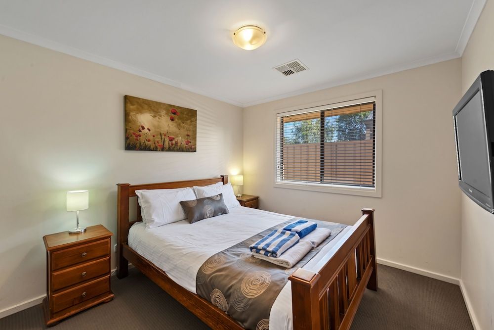 Deluxe 3 Bedroom House - Sleeps 6