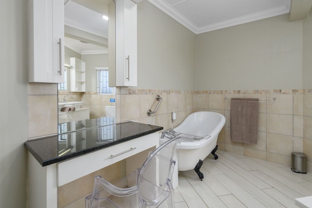 undefined Formosa Bay 10