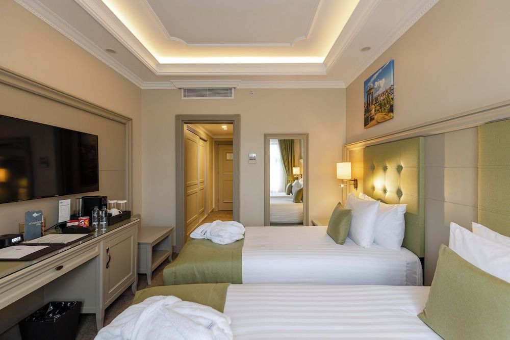 Hotel London 1889 & Casino Standard Double Room 3