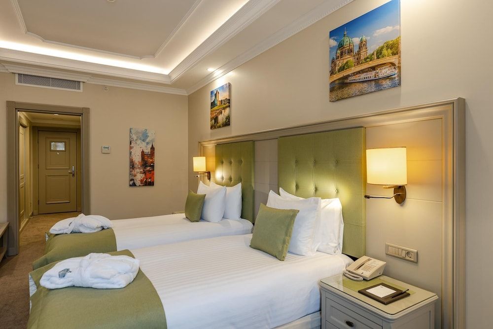 Hotel London 1889 & Casino Standard Double Room 4