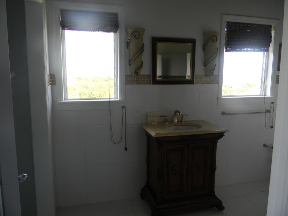 Harbor Breeze Villas Luxury Villa, Ocean View 12