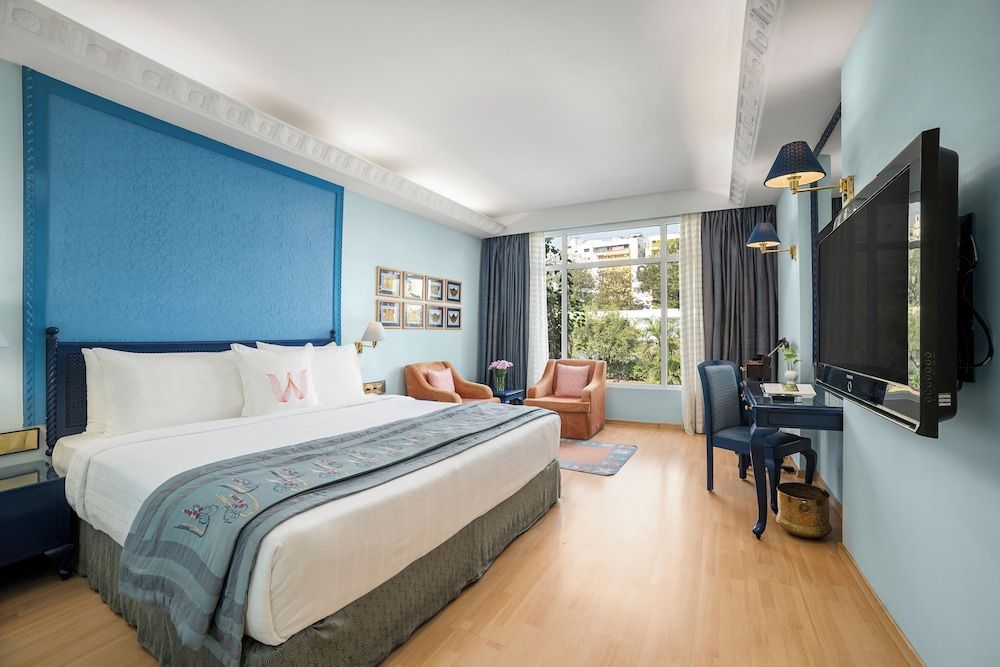Suite, 1 King Bed, Pool View (Ethnic Suite)