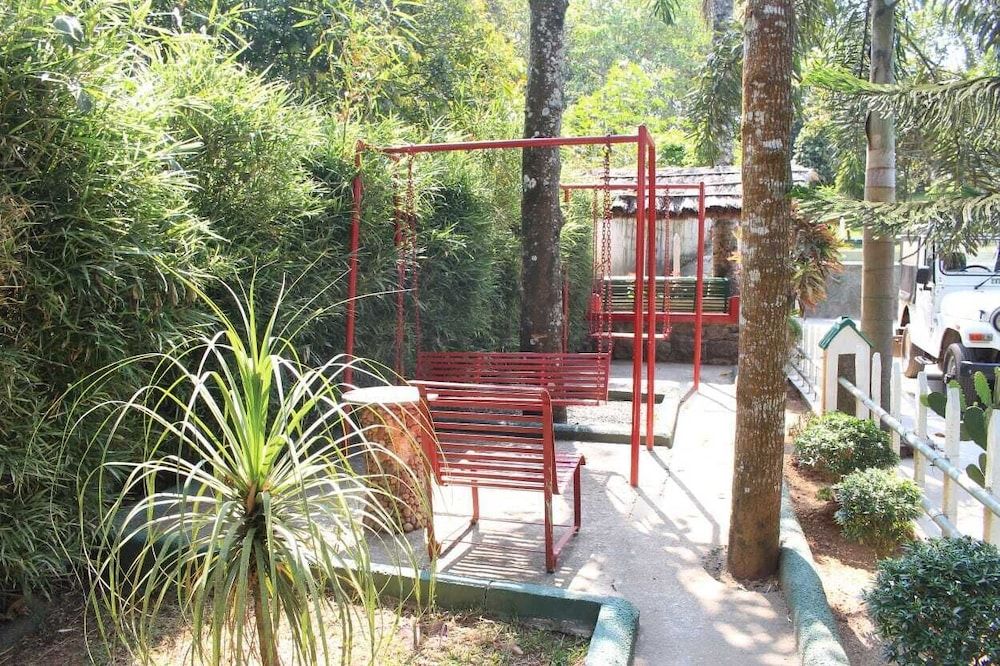 Green Ark Resorts-Thekkady Deluxe Room 5