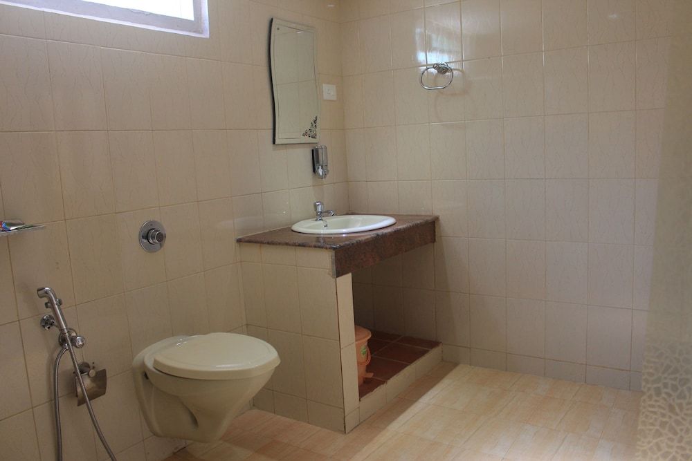 Green Ark Resorts-Thekkady Deluxe Room 2