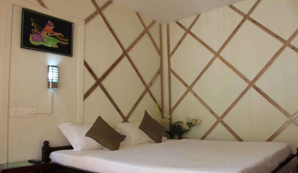 Green Ark Resorts-Thekkady Deluxe Room