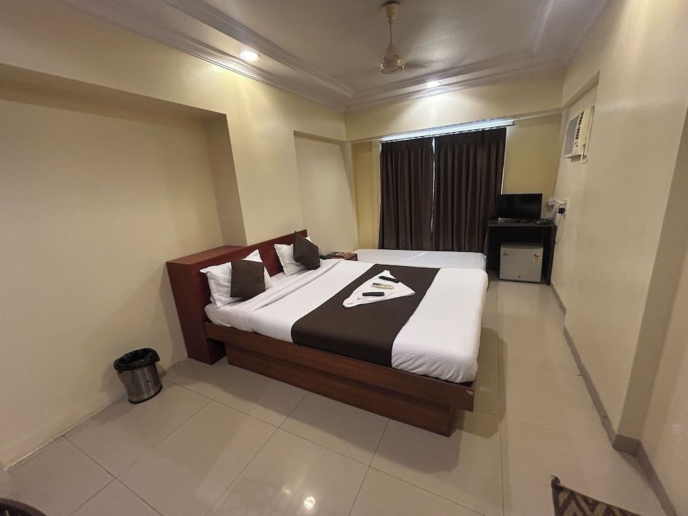 Hotel Lucky Goregaon